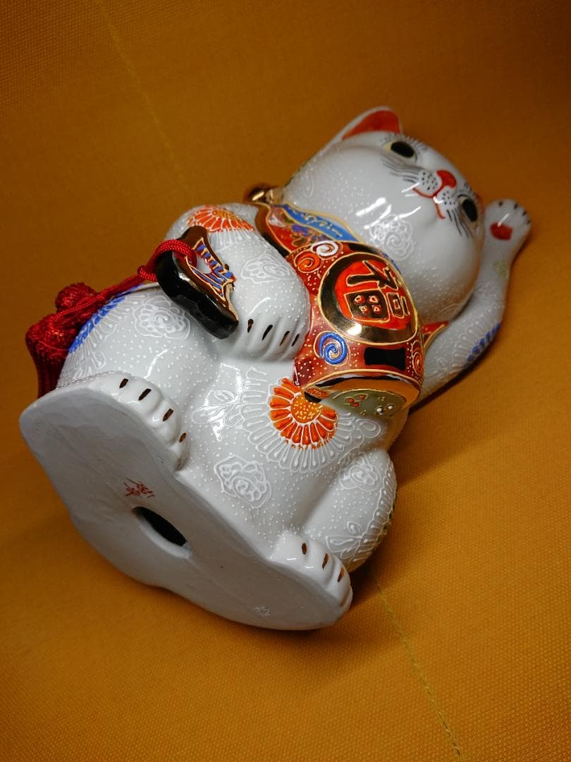 【美品】ネコ　白猫　招き猫　九谷　置物　インテリア　工芸品　美術品　A1189