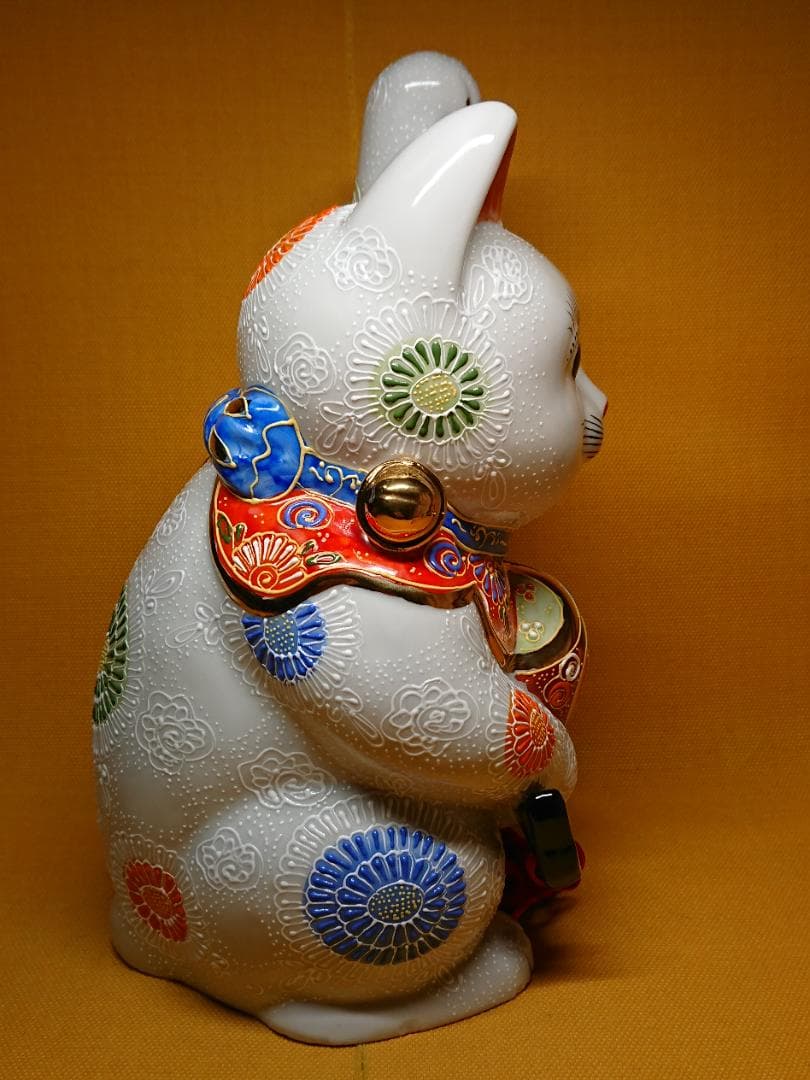 【美品】ネコ　白猫　招き猫　九谷　置物　インテリア　工芸品　美術品　A1189