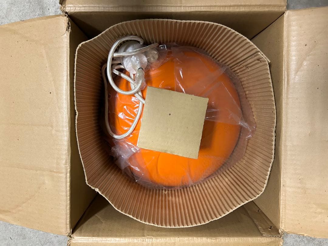 送料込み☆昭和レトロ　ペンダントライト　デッドストック　スペースエイジ　オレンジ