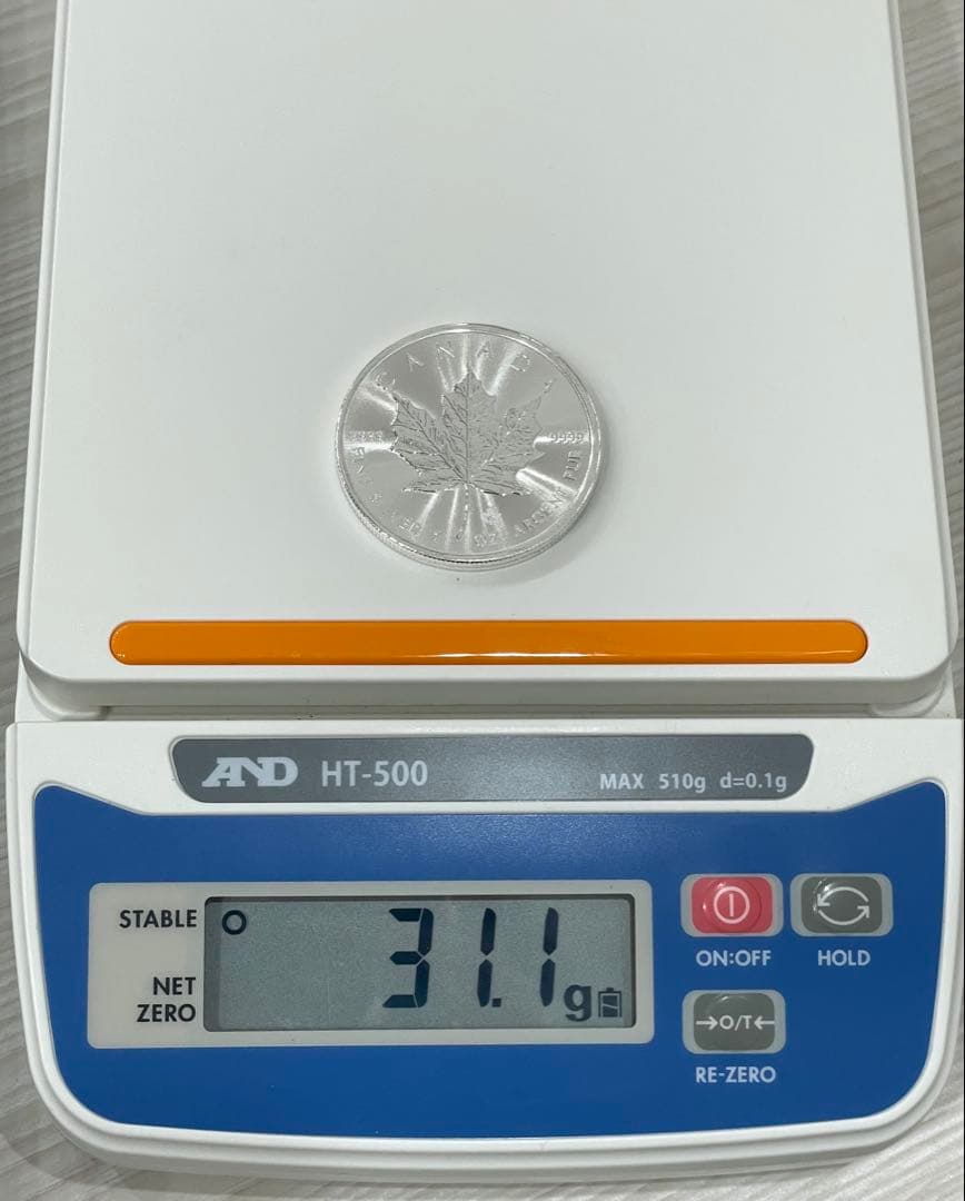 銀高騰中！ メープルリーフ銀貨 1チャールズ国王 スペシャル版 1オンス