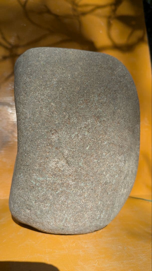 石仏、不動明王、河原の石、日本人による彫刻、 倉田辰彦作