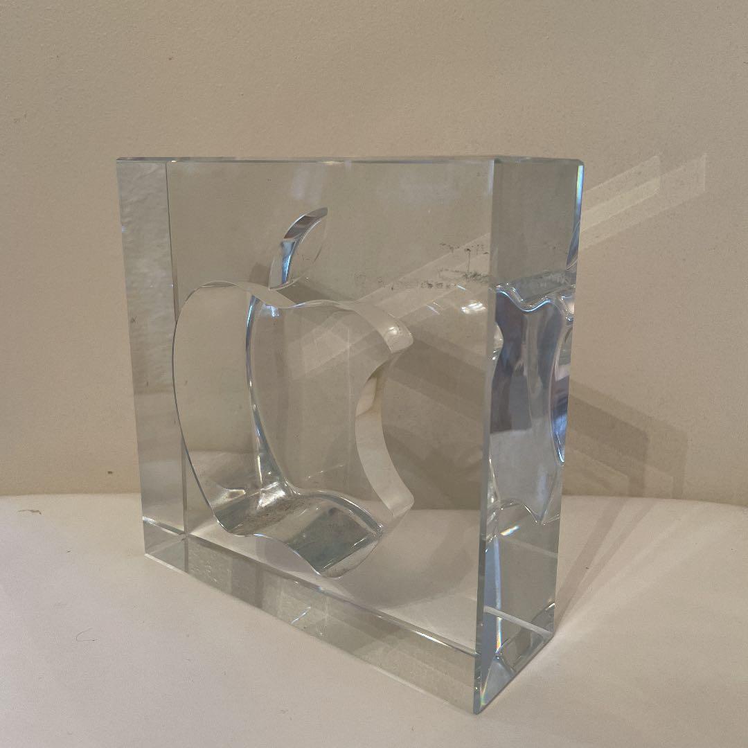 appleの置き物　ガラス製（73）アップルコンピュータ