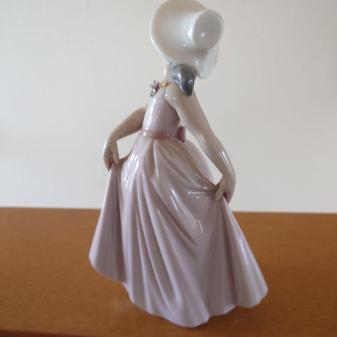 LLADRO リヤドロ フィギュリン 可愛いアイリス - メルカリ