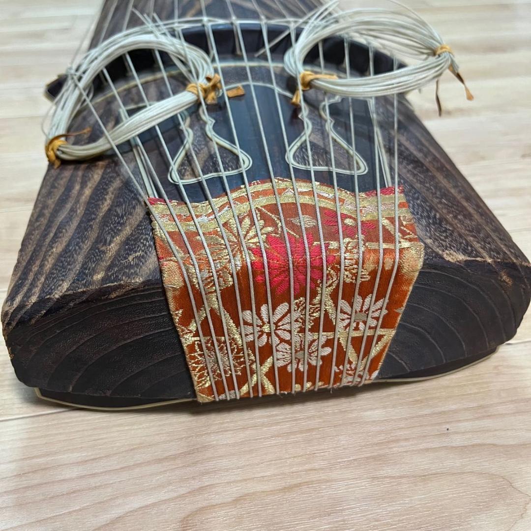 高級品】琴 13弦 くり甲 綾杉 龍舌 蒔絵 口前 金装飾 - メルカリ