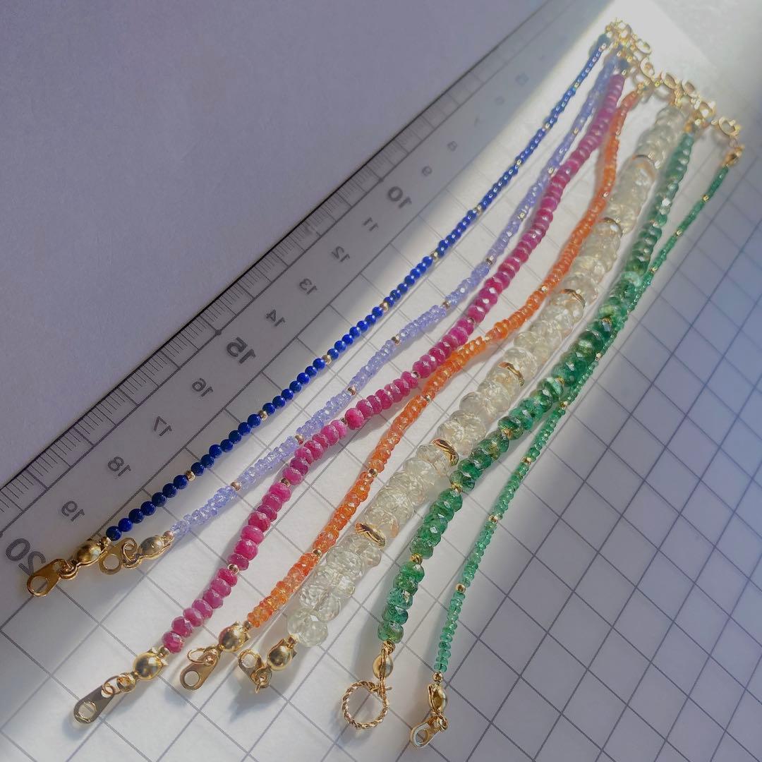 14kgf天然石高品質透明感ありザンビア産エメラルドチタンワイヤーブレスレット♡