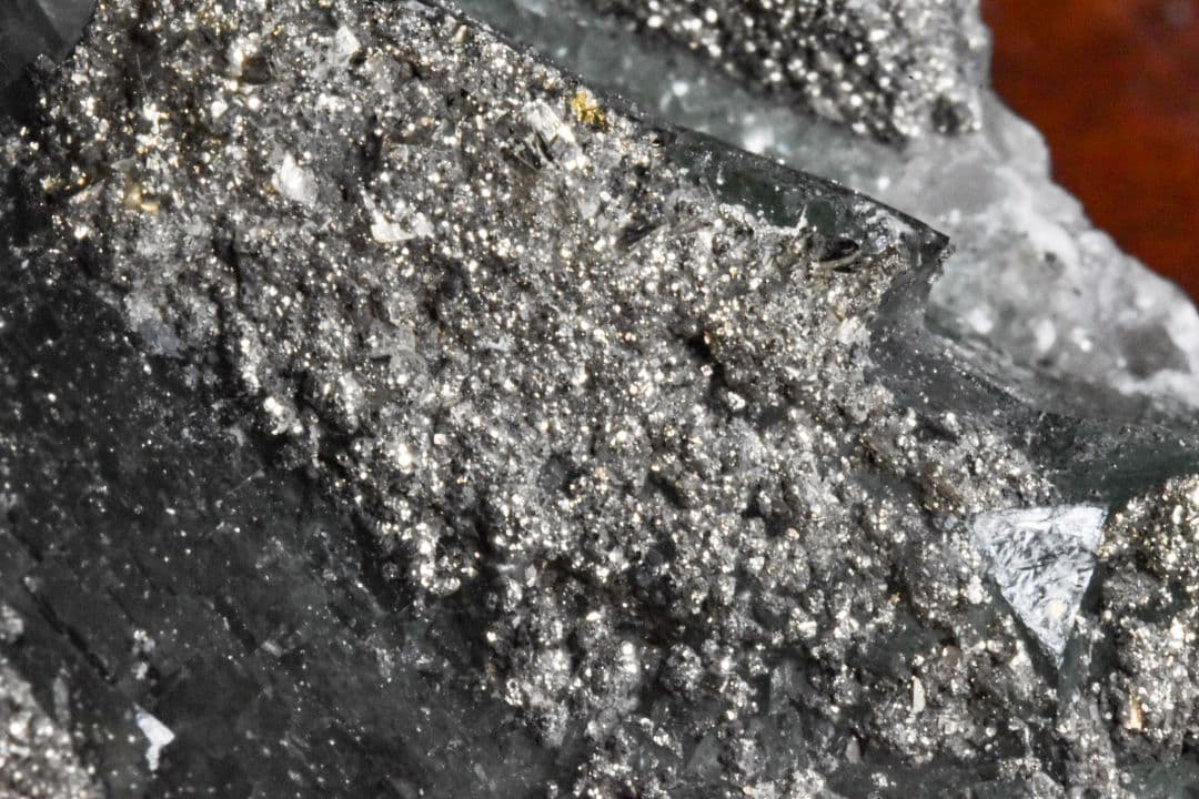 ナイジェリアAkwana産 パイライト付き強蛍光フローライトクラスター