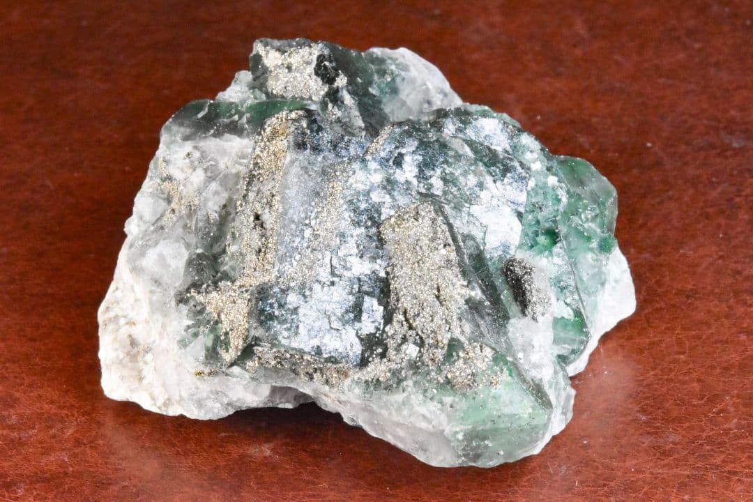 ナイジェリアAkwana産 パイライト付き強蛍光フローライトクラスター