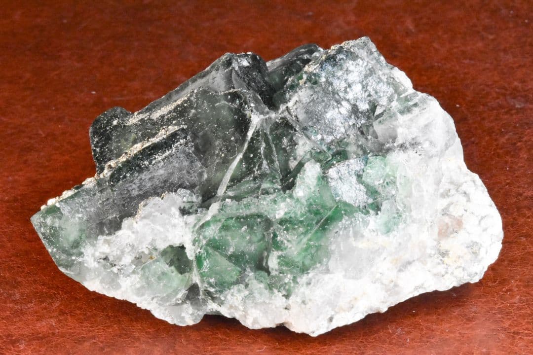 ナイジェリアAkwana産 パイライト付き強蛍光フローライトクラスター