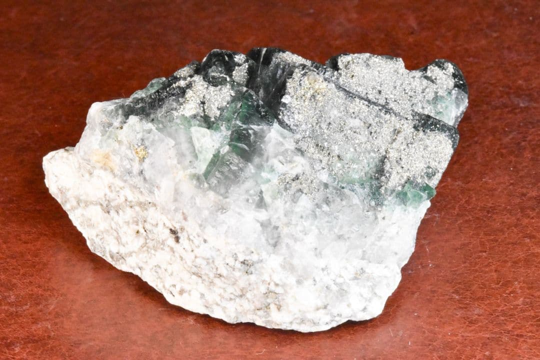 ナイジェリアAkwana産 パイライト付き強蛍光フローライトクラスター