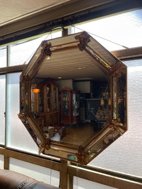 八角形の金色装飾壁掛け鏡