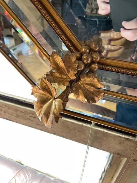 八角形の金色装飾壁掛け鏡