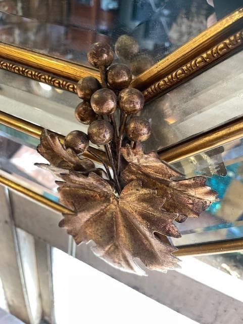 八角形の金色装飾壁掛け鏡