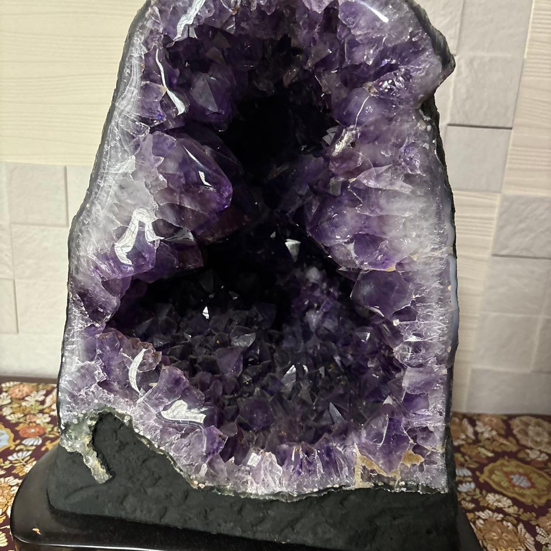 アメジスト結晶の置物 木製台座付き