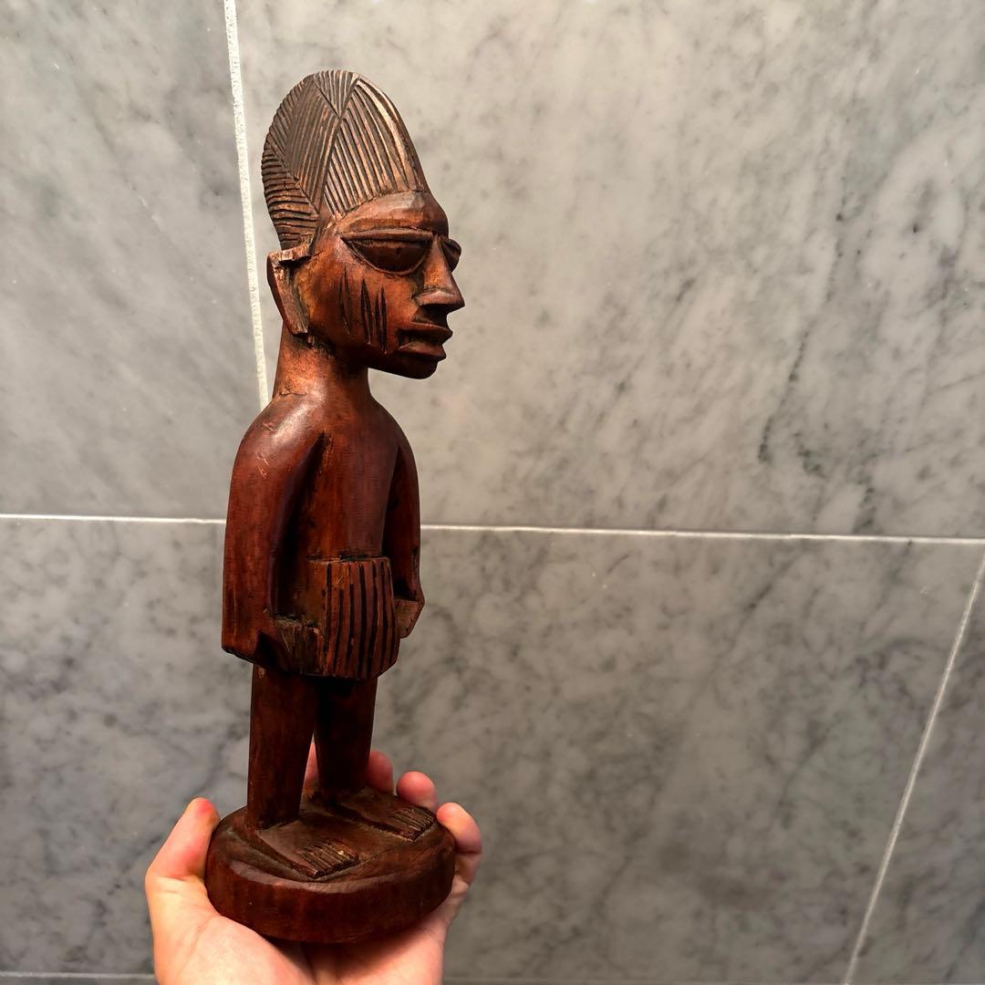 ナイジェリアアンティーク　大きな瞳や頭のフォルム美しく芸術的な特大の一刀彫の彫刻