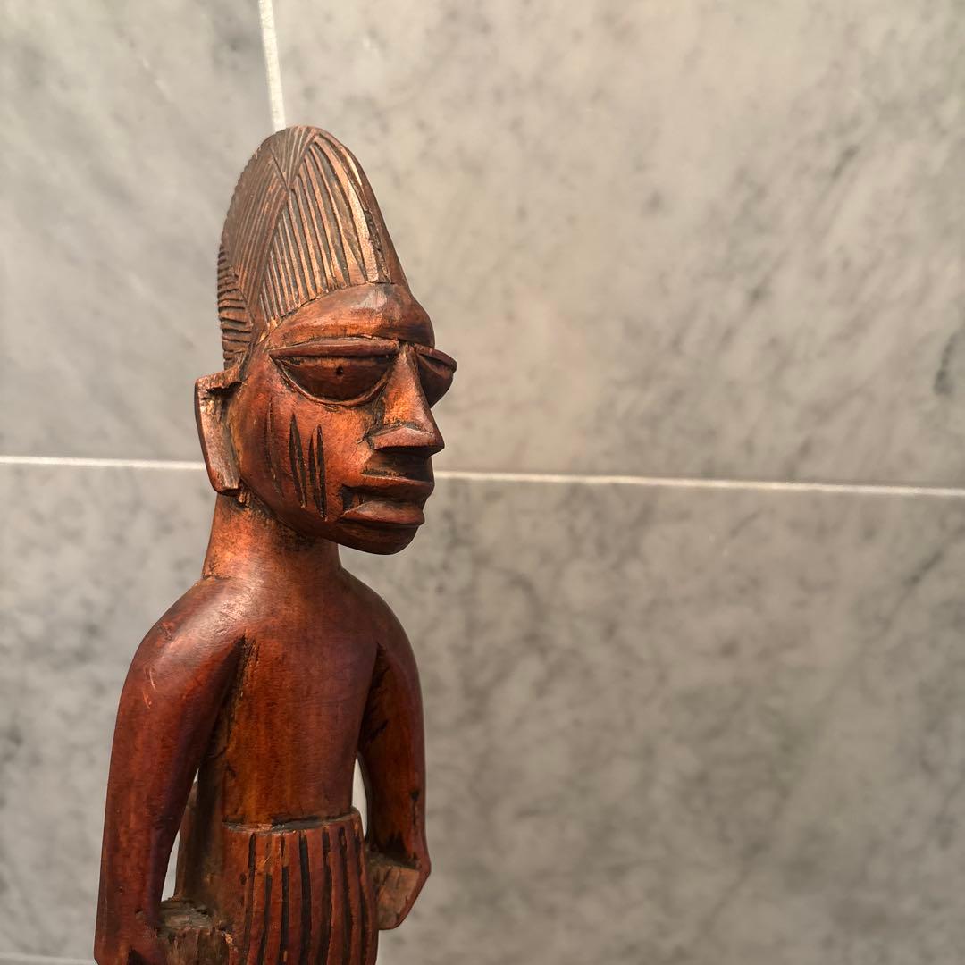 ナイジェリアアンティーク　大きな瞳や頭のフォルム美しく芸術的な特大の一刀彫の彫刻