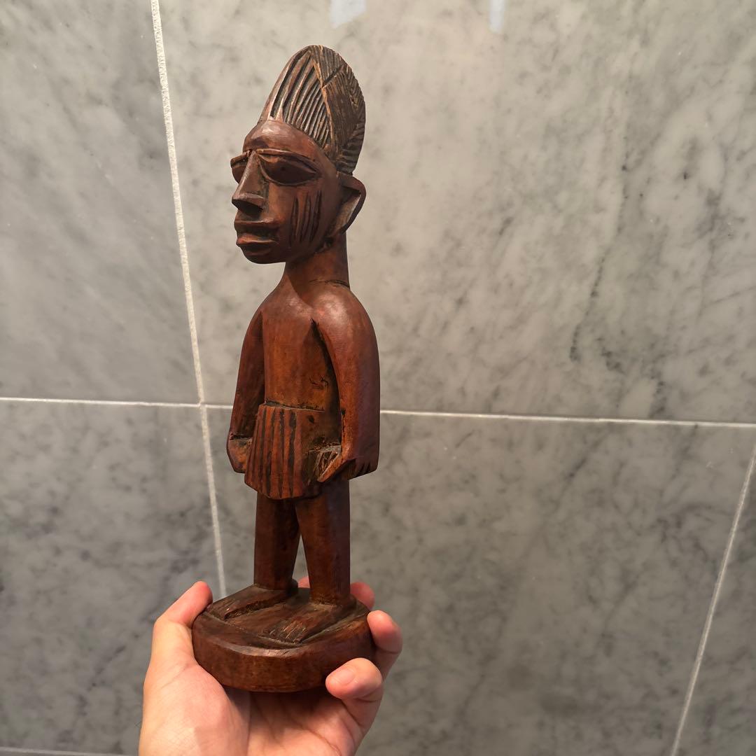 ナイジェリアアンティーク　大きな瞳や頭のフォルム美しく芸術的な特大の一刀彫の彫刻