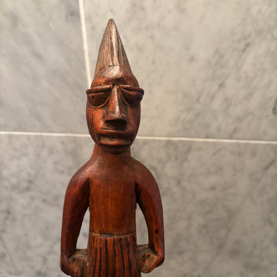 ナイジェリアアンティーク　大きな瞳や頭のフォルム美しく芸術的な特大の一刀彫の彫刻