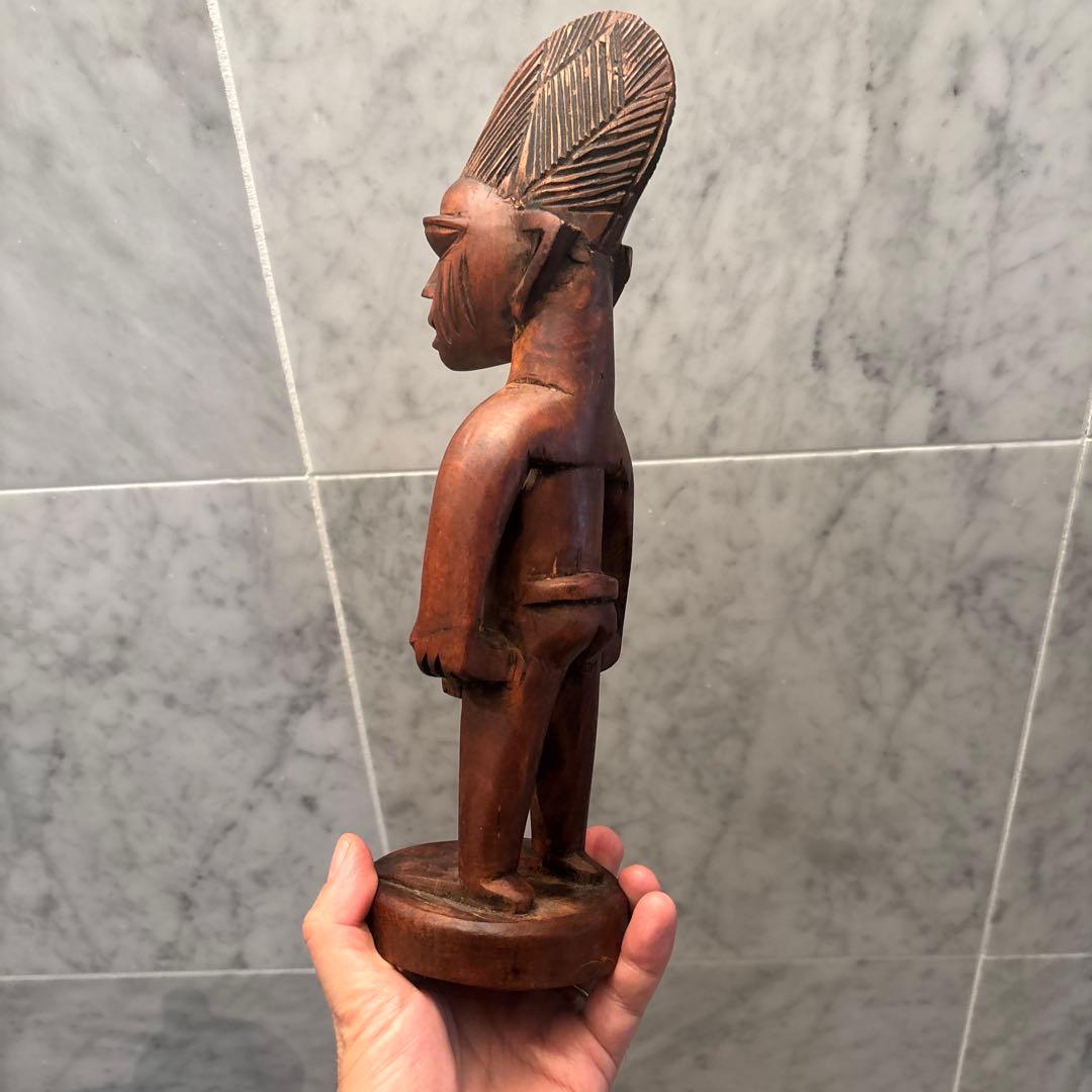 ナイジェリアアンティーク　大きな瞳や頭のフォルム美しく芸術的な特大の一刀彫の彫刻