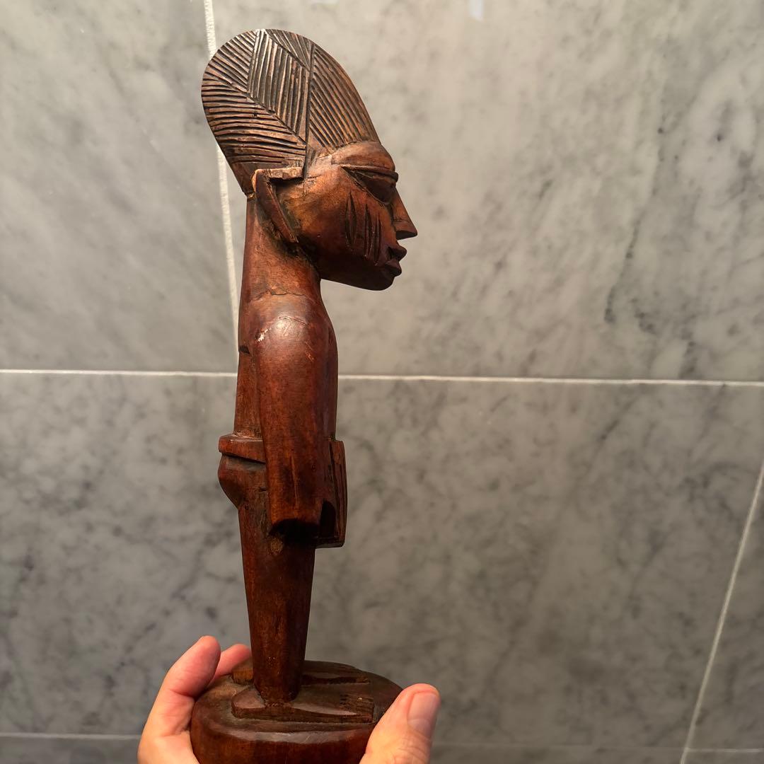 ナイジェリアアンティーク　大きな瞳や頭のフォルム美しく芸術的な特大の一刀彫の彫刻