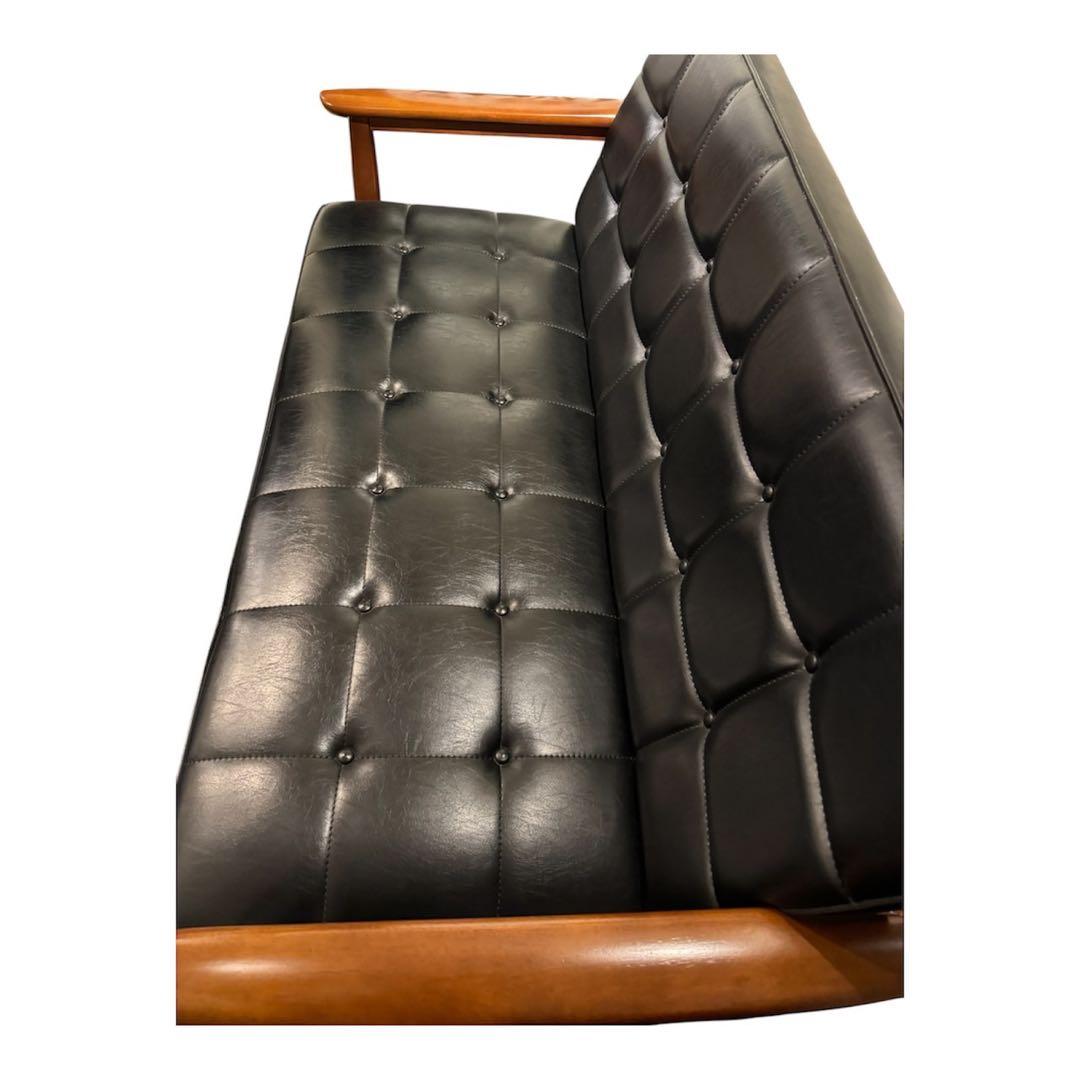 カリモク ミッドセンチュリー ボタン付きクッションソファ