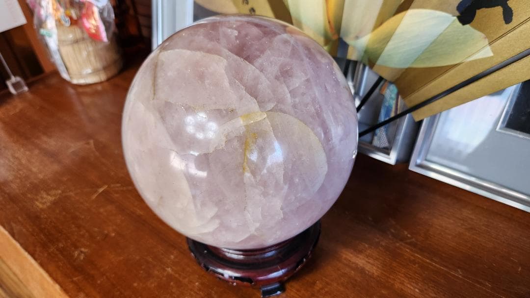 ピンク水晶玉 約20cm(ローズクォーツ) 木製台座付き