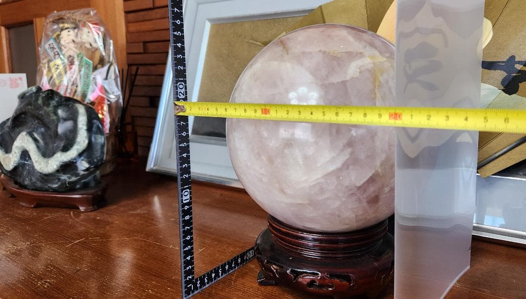 ピンク水晶玉 約20cm(ローズクォーツ) 木製台座付き