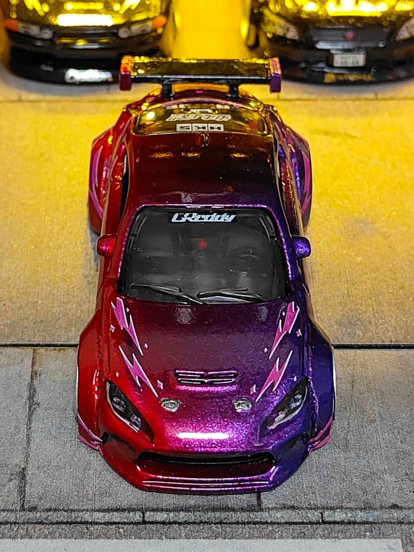 ホットウィールカスタム トヨタ GR86 ドリ車☆赤紫☆深リム☆トミカ