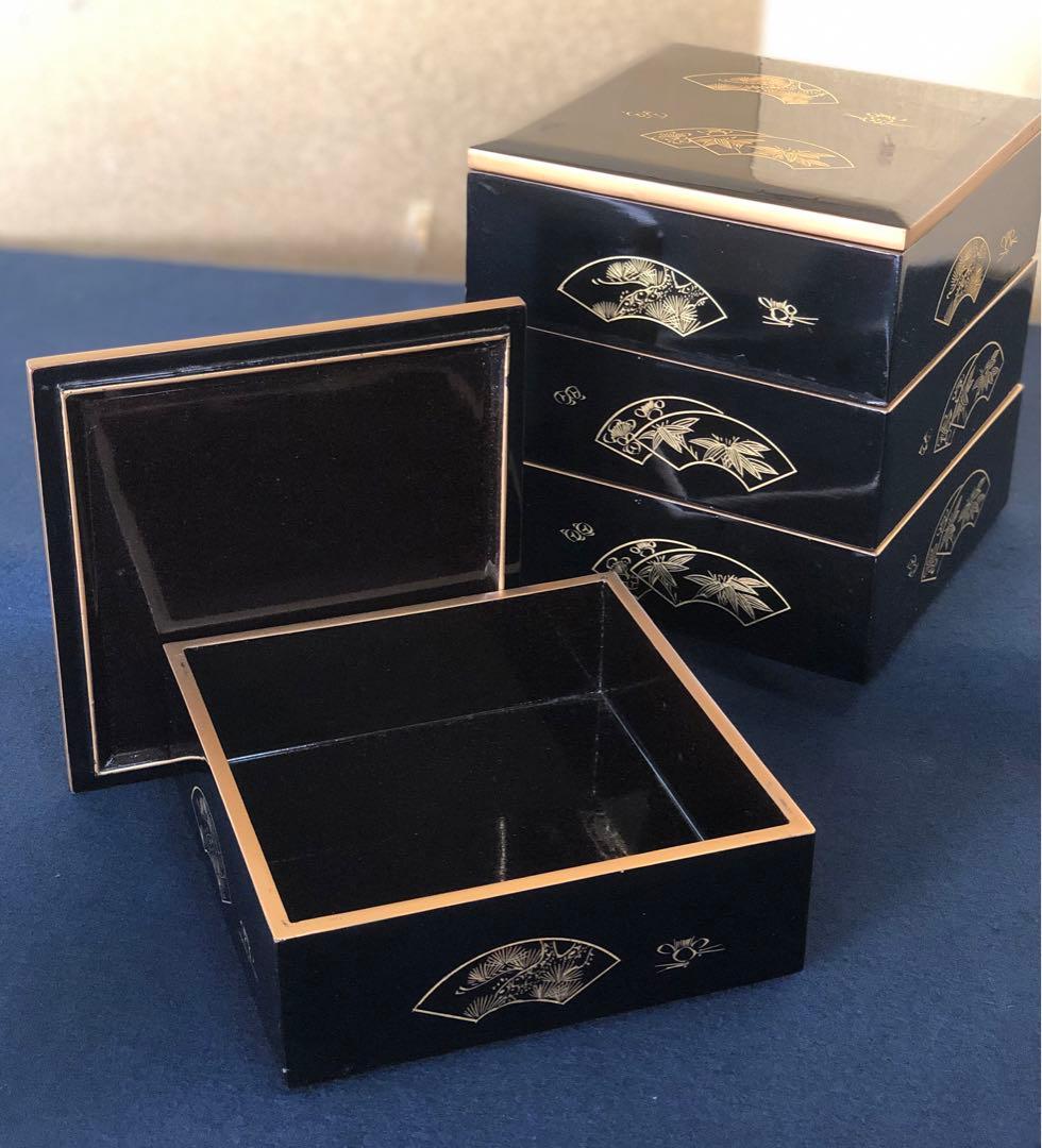 《R》黒内梨地 沈金扇松竹梅図 四段重 替蓋 木製漆器 木箱　260128く2