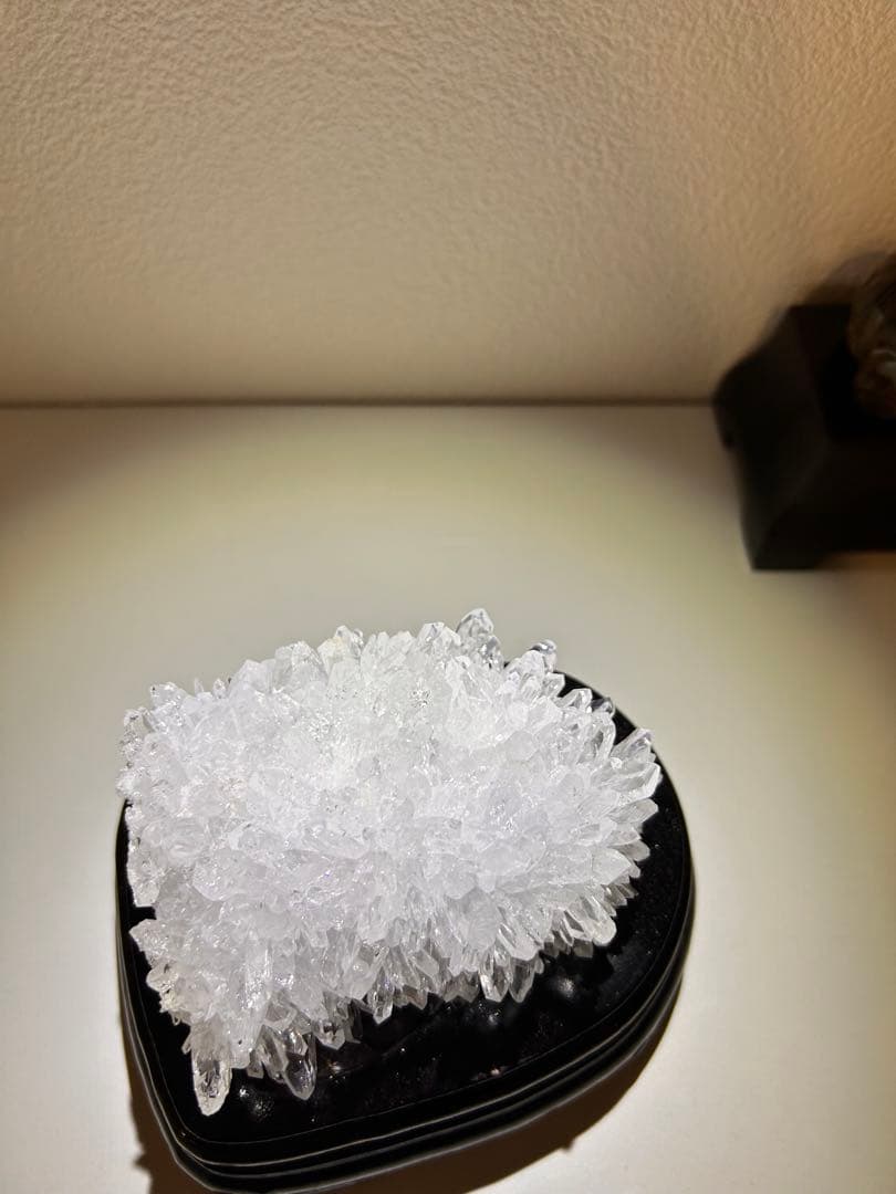 【最終値下げ】高品質✨中国貴州省産　菊花水晶クラスター　木製台座付き