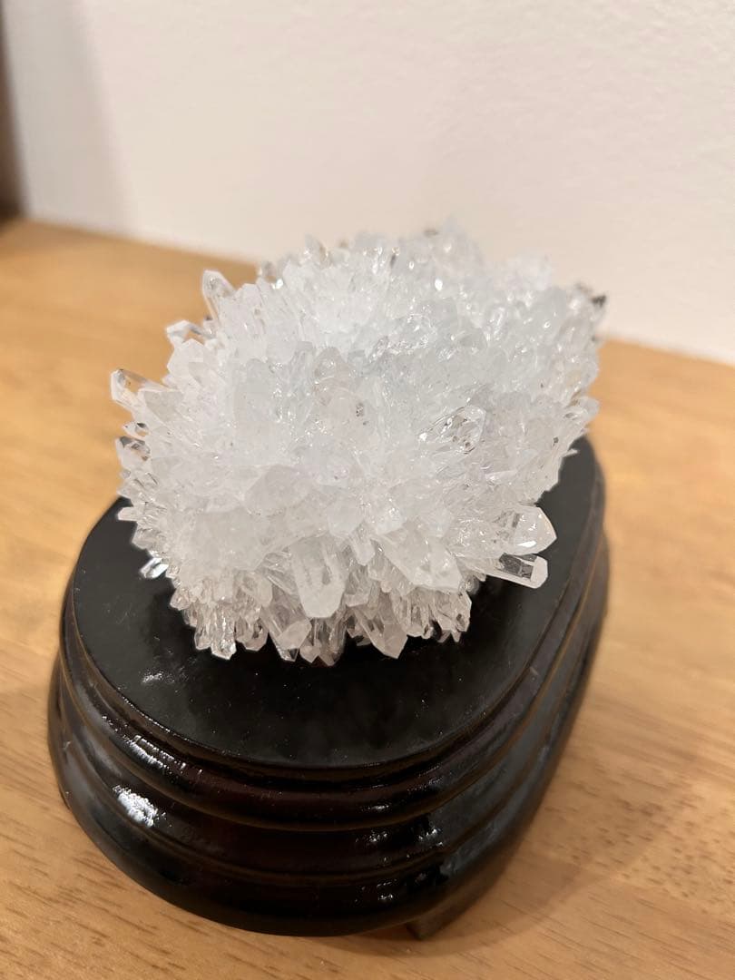 【最終値下げ】高品質✨中国貴州省産　菊花水晶クラスター　木製台座付き