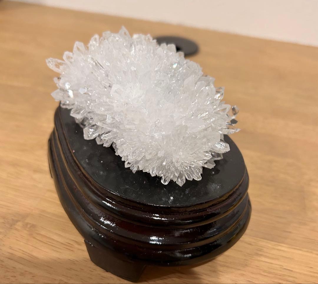 【最終値下げ】高品質✨中国貴州省産　菊花水晶クラスター　木製台座付き