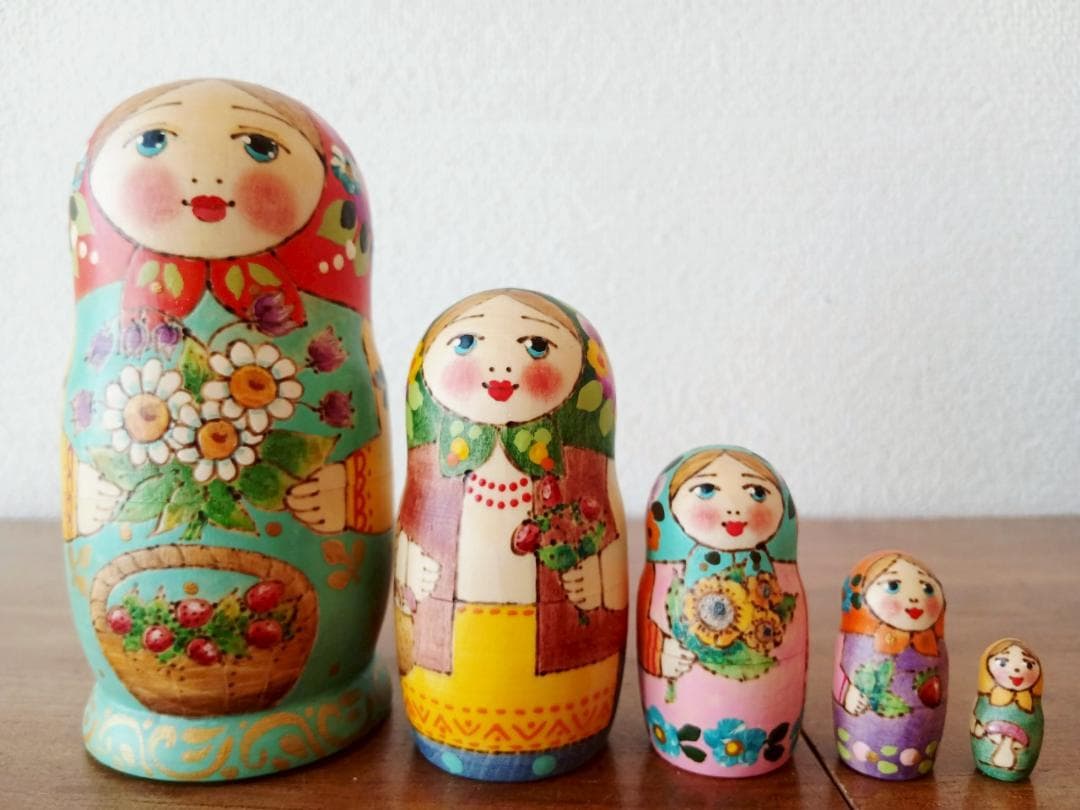 【LYH148】北欧ロシア雑貨 リューバ作のマトリョーシカ　お花