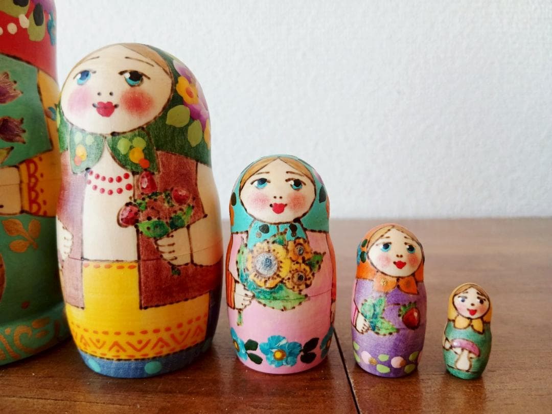 【LYH148】北欧ロシア雑貨 リューバ作のマトリョーシカ　お花