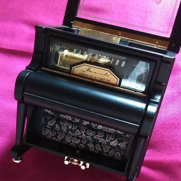 ✨超美品☆ジュエリーボックス、指輪、ピアス、ネックレス入れ、置物、オルゴール付き