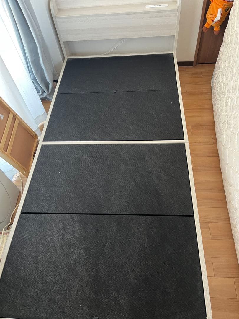 シングルベッドフレーム マットレス付き ホワイト　コンセント、収納付き