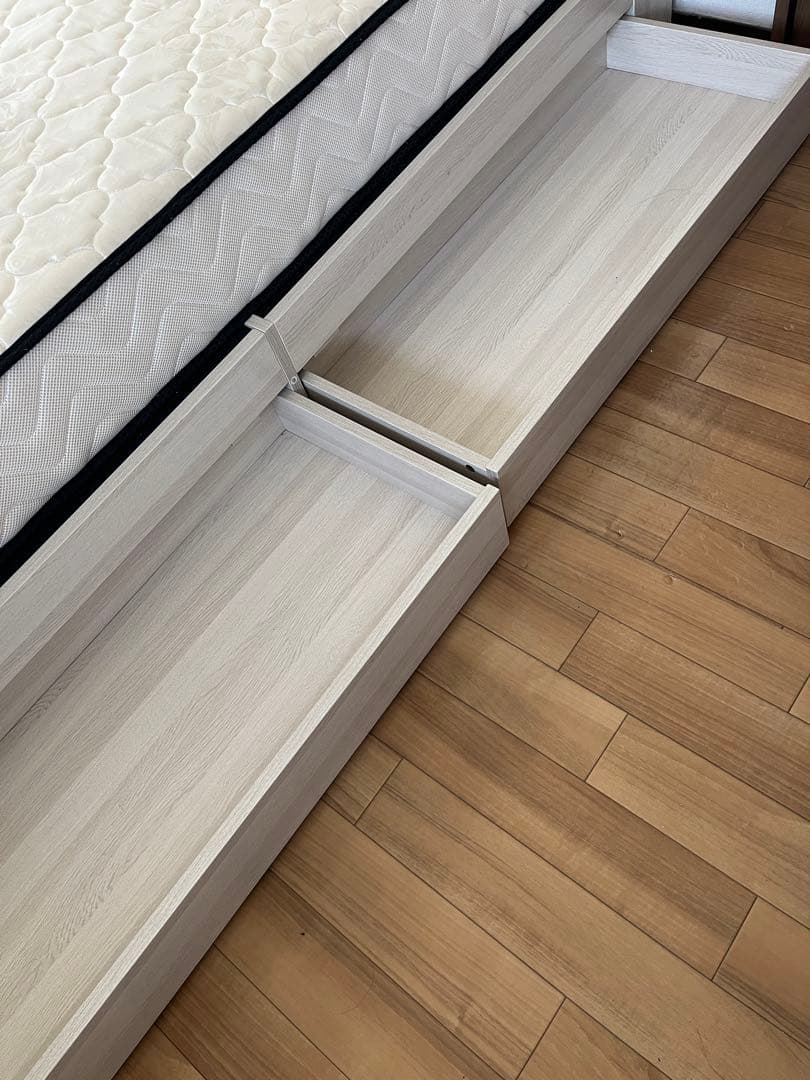 シングルベッドフレーム マットレス付き ホワイト　コンセント、収納付き