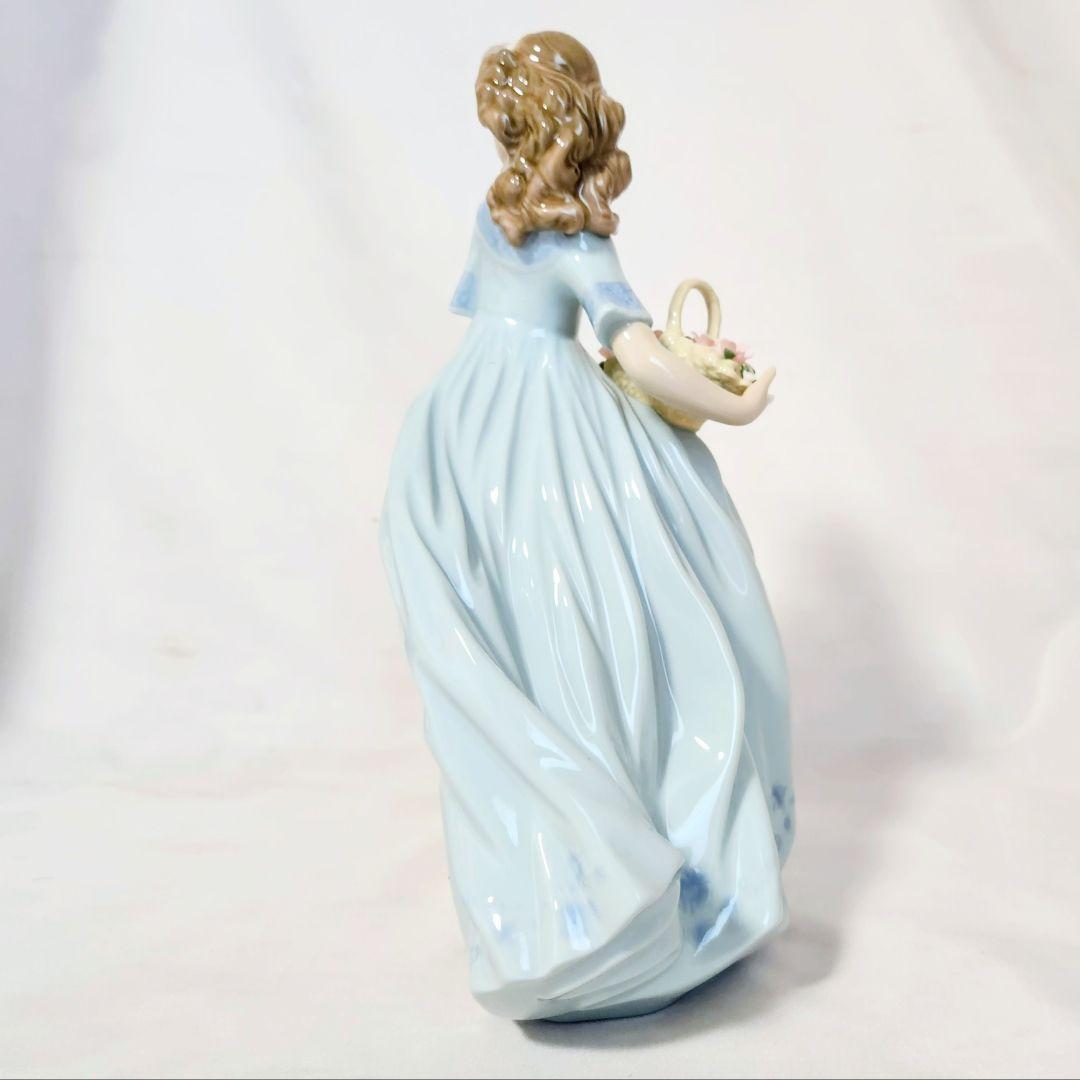 LLADROリヤドロNo.6130【春のお庭にかえって】【美品・専用箱・栞付き