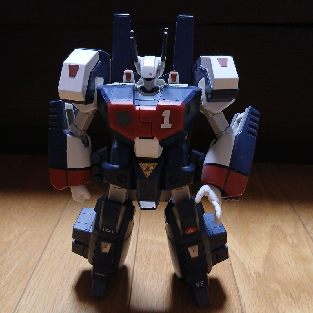 VF-1 可動フィギュア 01　マクロス