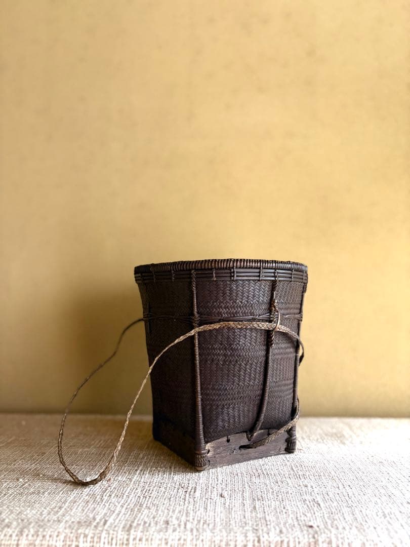 ラオス山岳民族の収穫収納籠 【希少な手編み竹籠】生活道具 古道具 伝統工芸品