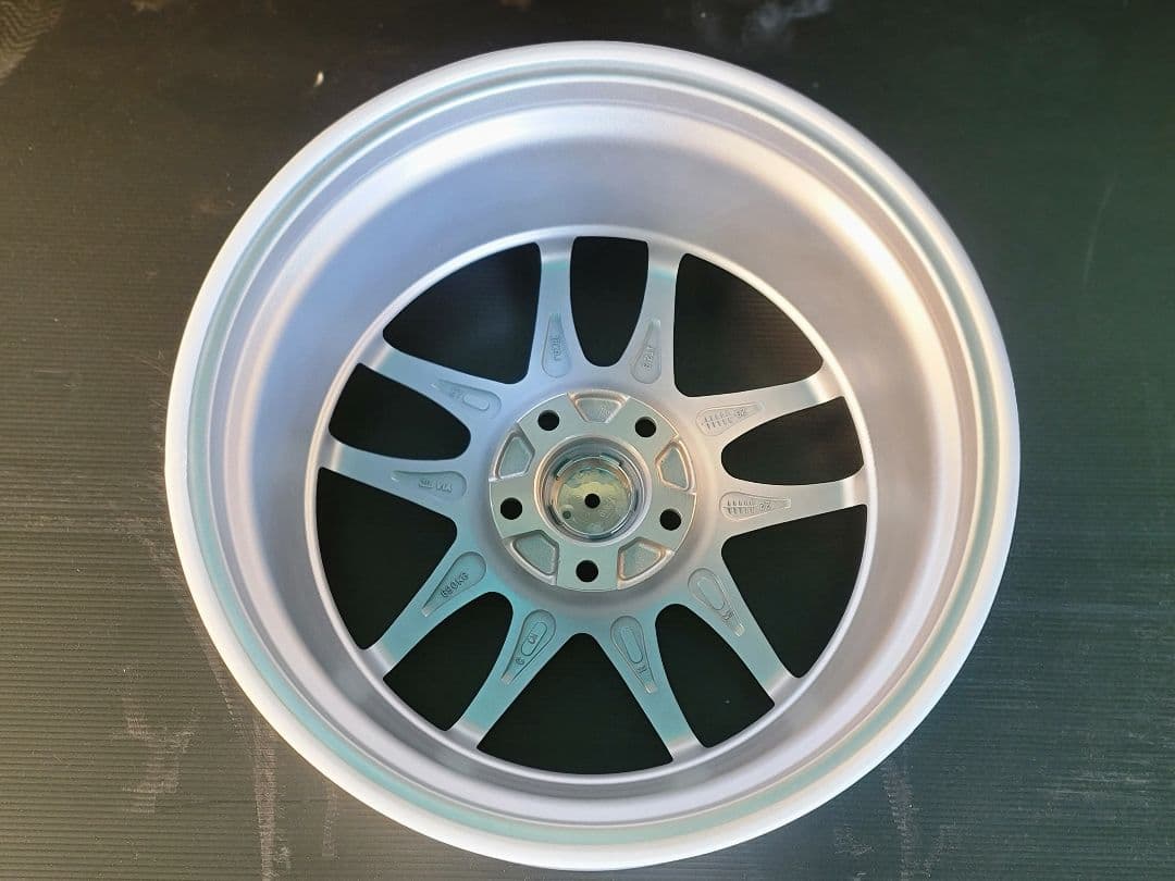 18インチ　新品ホイール　18x9J2本、18x10J2本　4本セット