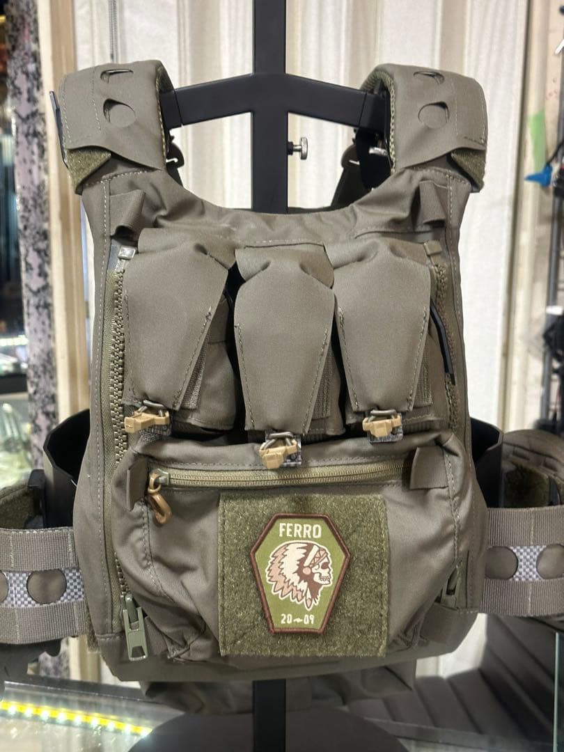 全て実物 FERRO CONCEPTS他 組み込み内容全て実物プレートキャリア