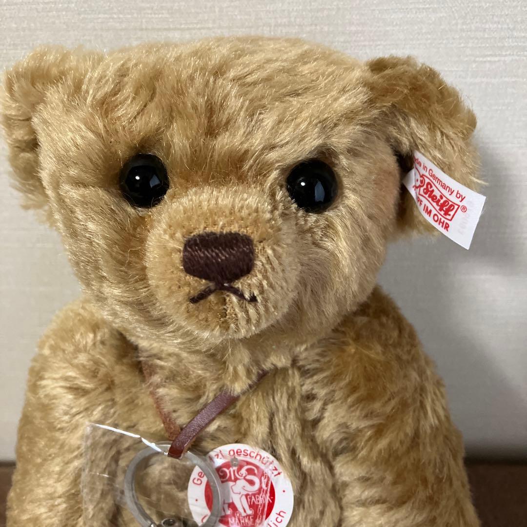 Steiff Button in Ear Japan シルバーのチャーム付き