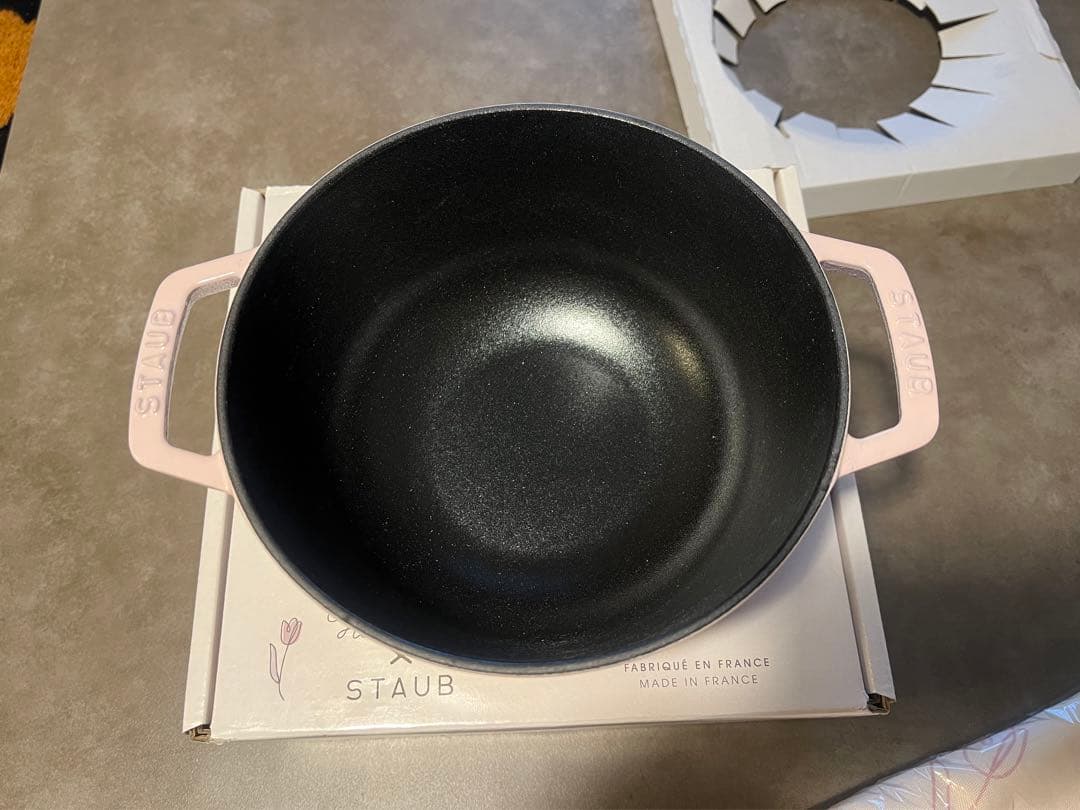 日本未発売海外限定　ストウブ キティコラボ　ワナベ20cm 今だけ特典2点付き