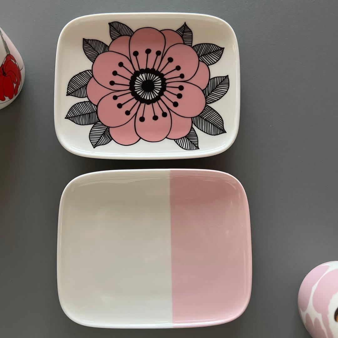 マリメッコ　プレート　カップ　ピング系