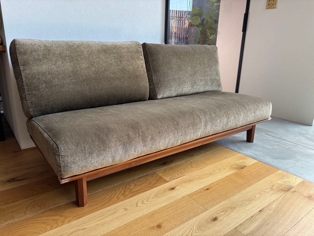 SOLID FURNITURE STORE 2.5人掛けソファ ウォールナット