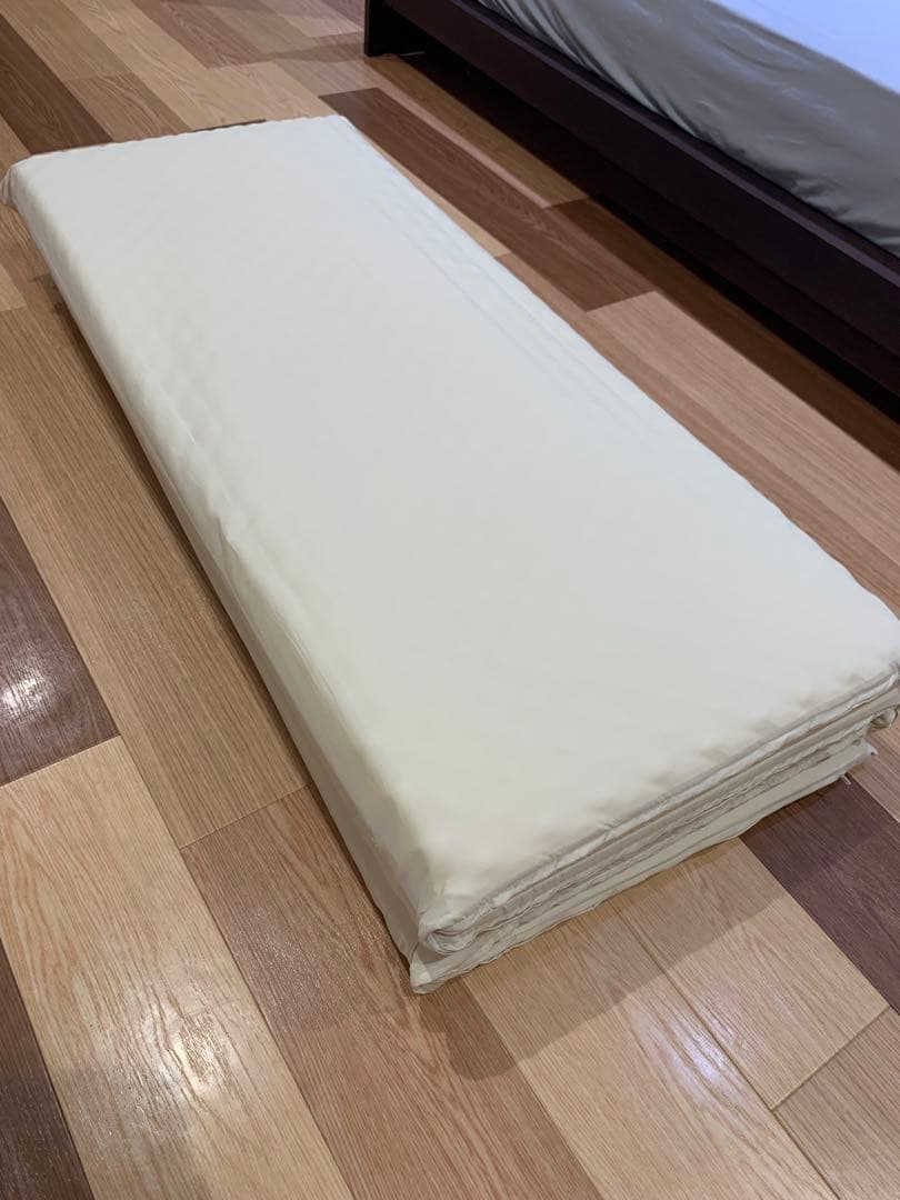 新品　日本製　4つ折り敷き布団 軽い　凹凸　ピンク　セミダブル