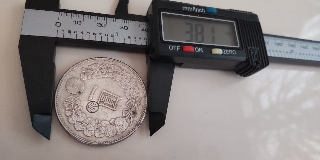 A011 丸銀 旧貨幣 銀貨 明治23年1円銀貨 - メルカリ