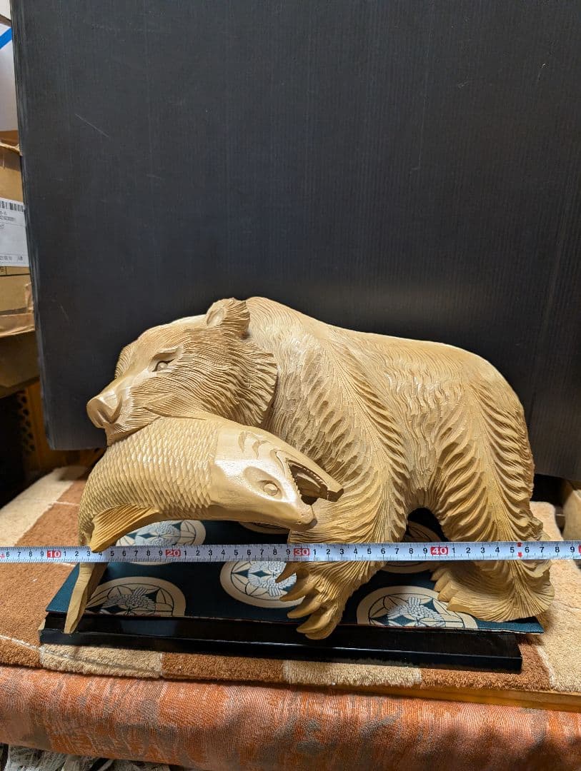 木彫りアンティック木製クマと魚の彫刻 約30cm白色珍しい白貴重品