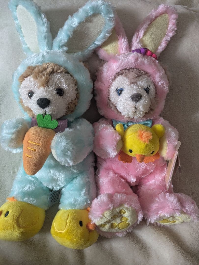 香港ディズニーイースターのダッフィーとシェリーメイのぬいぐるみ2体