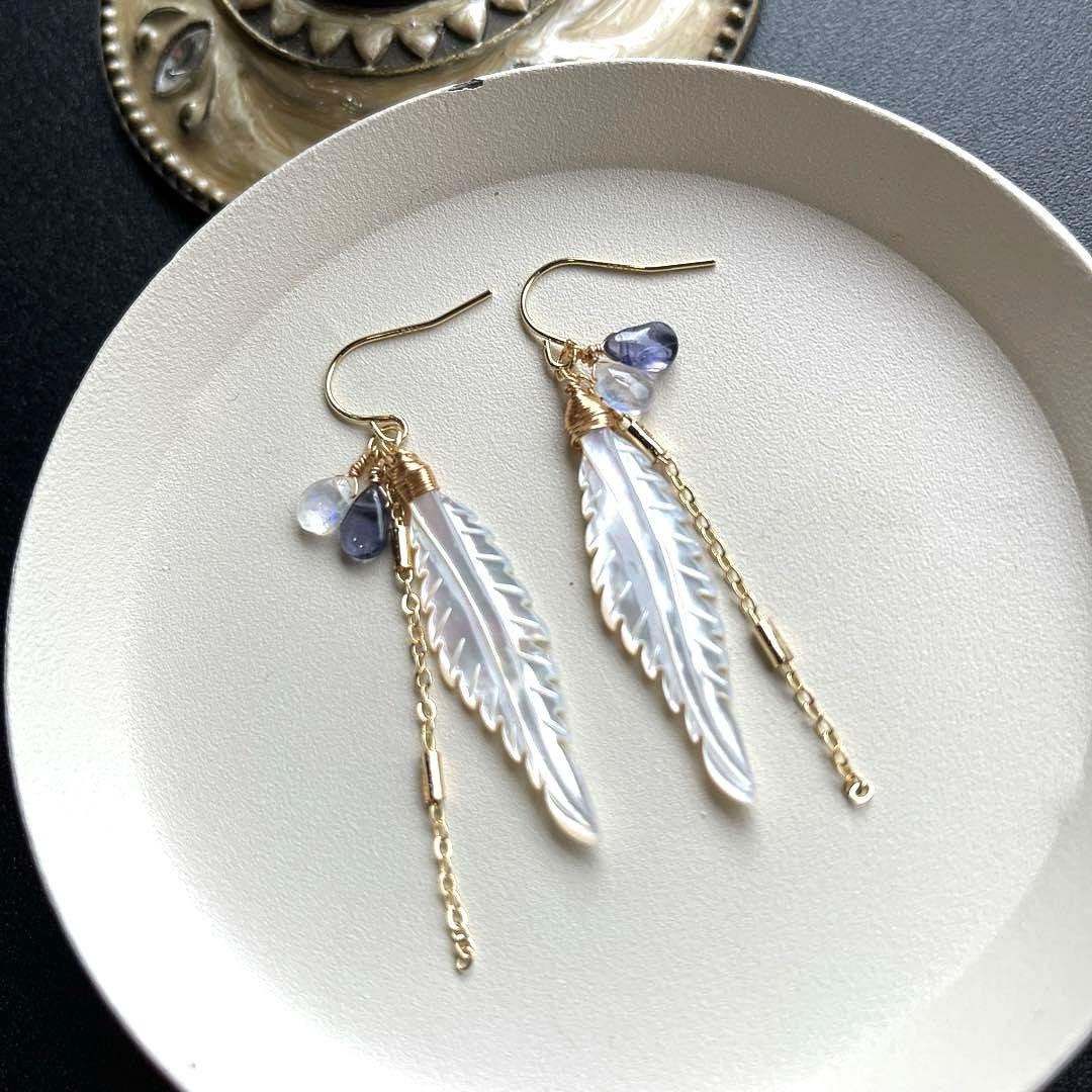 マザーオブパールフェザーカービング＊ピアスorイヤリング